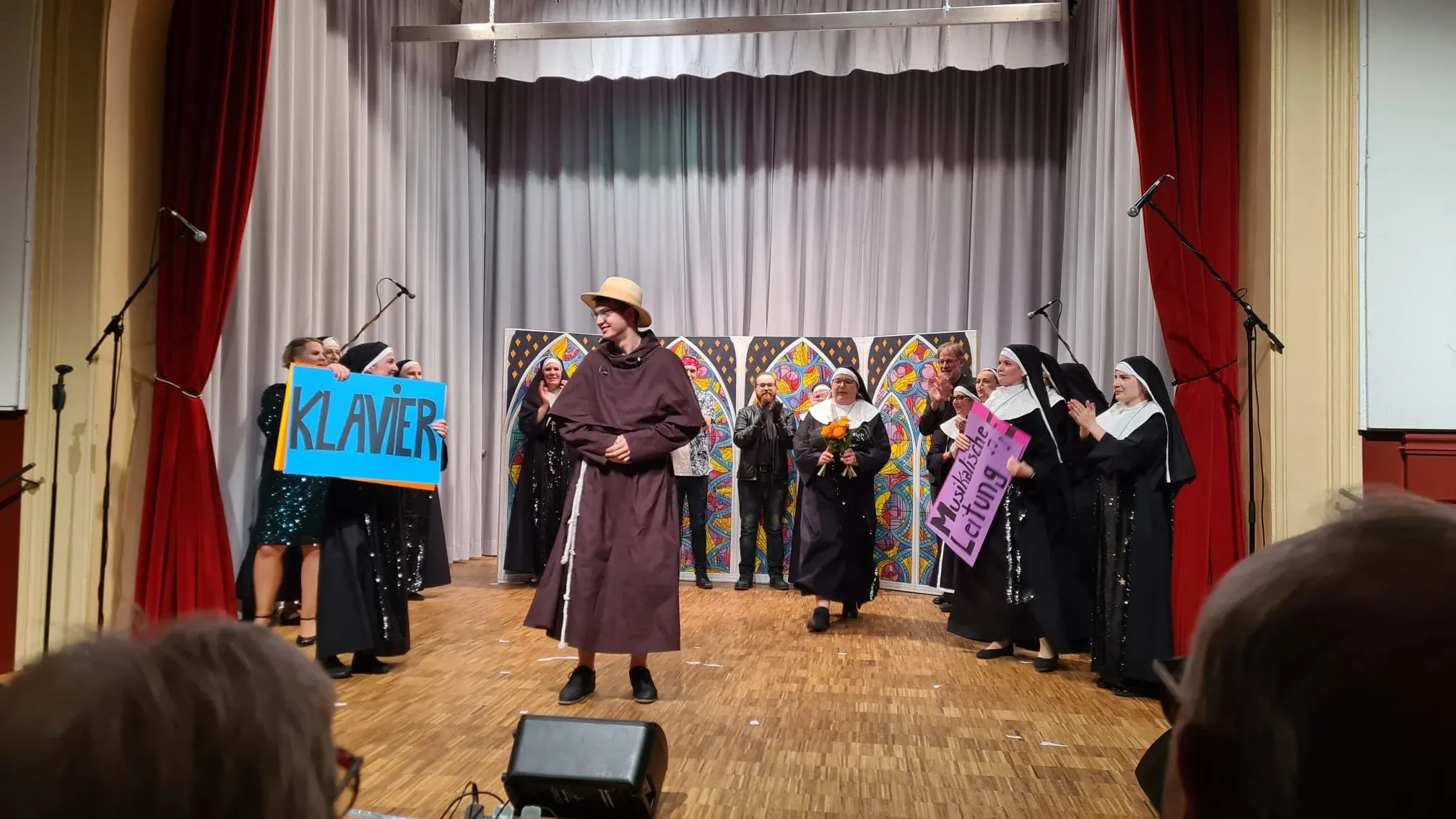 Bühne des Musicals Sister Soul mit Torsten Lemke am Klavier