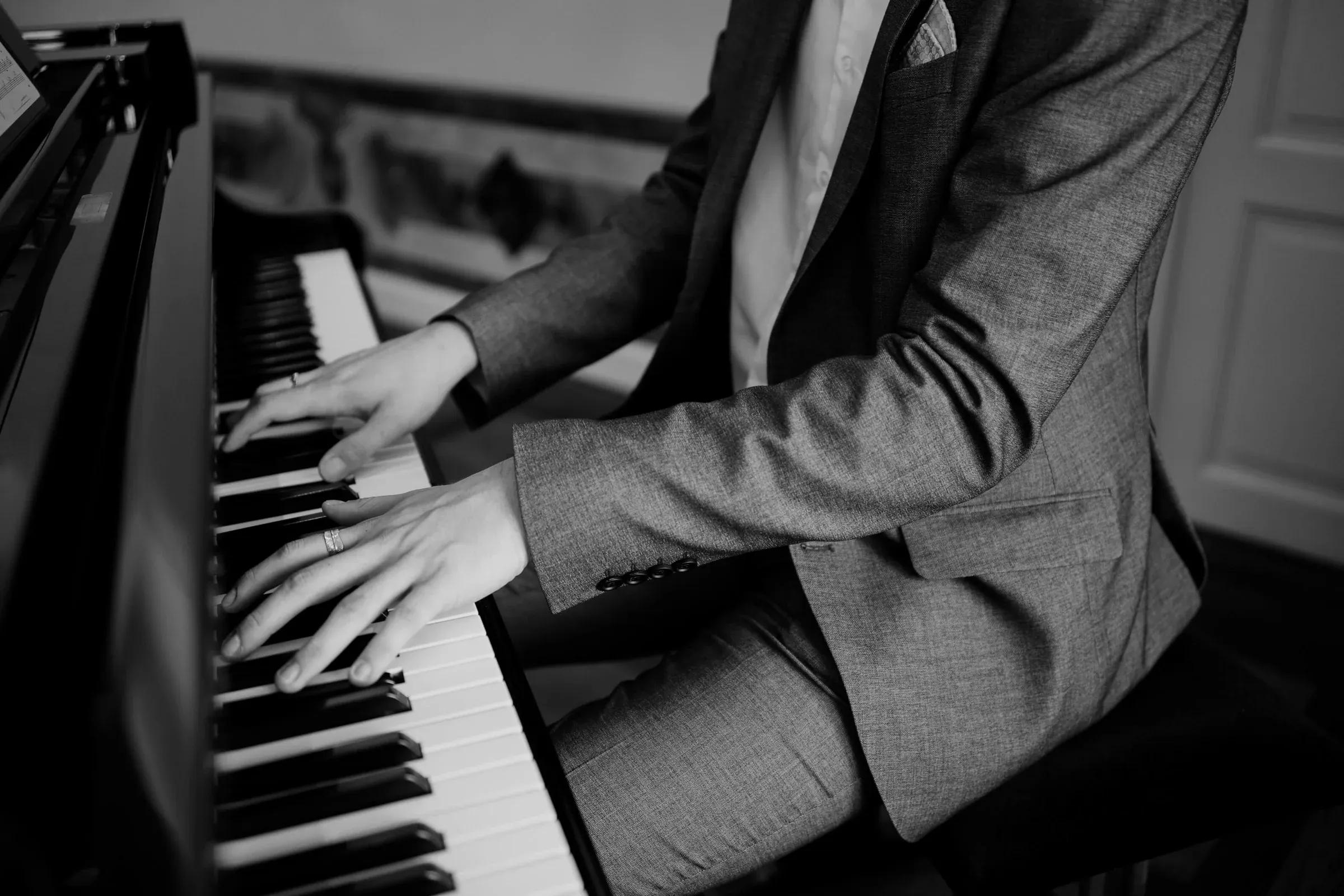 Hände von Torsten Lemke am Klavier