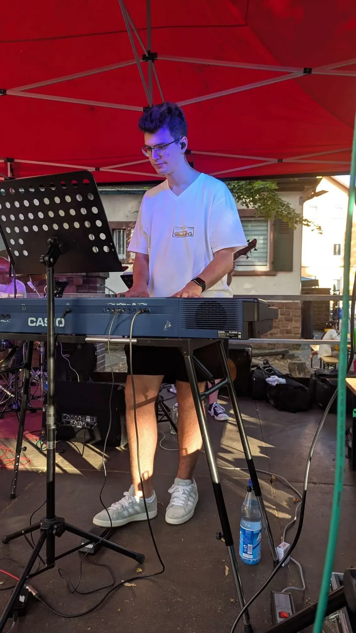 Torsten Lemke live am Keyboard mit Seligenstädter Blech & Co
